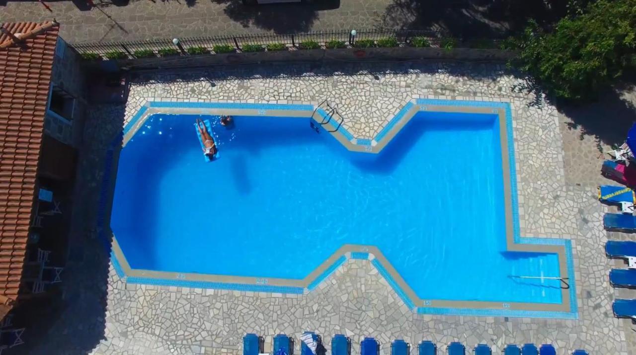 Blue Sky Hotel - Petra - Lesvos - Greece エクステリア 写真
