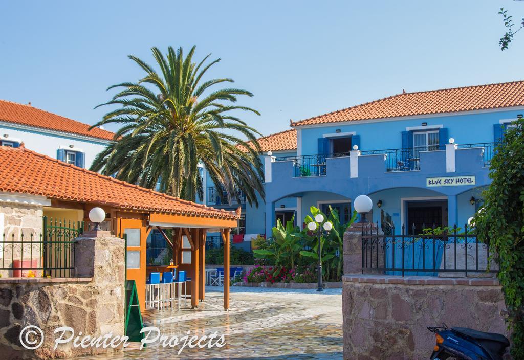 Blue Sky Hotel - Petra - Lesvos - Greece エクステリア 写真