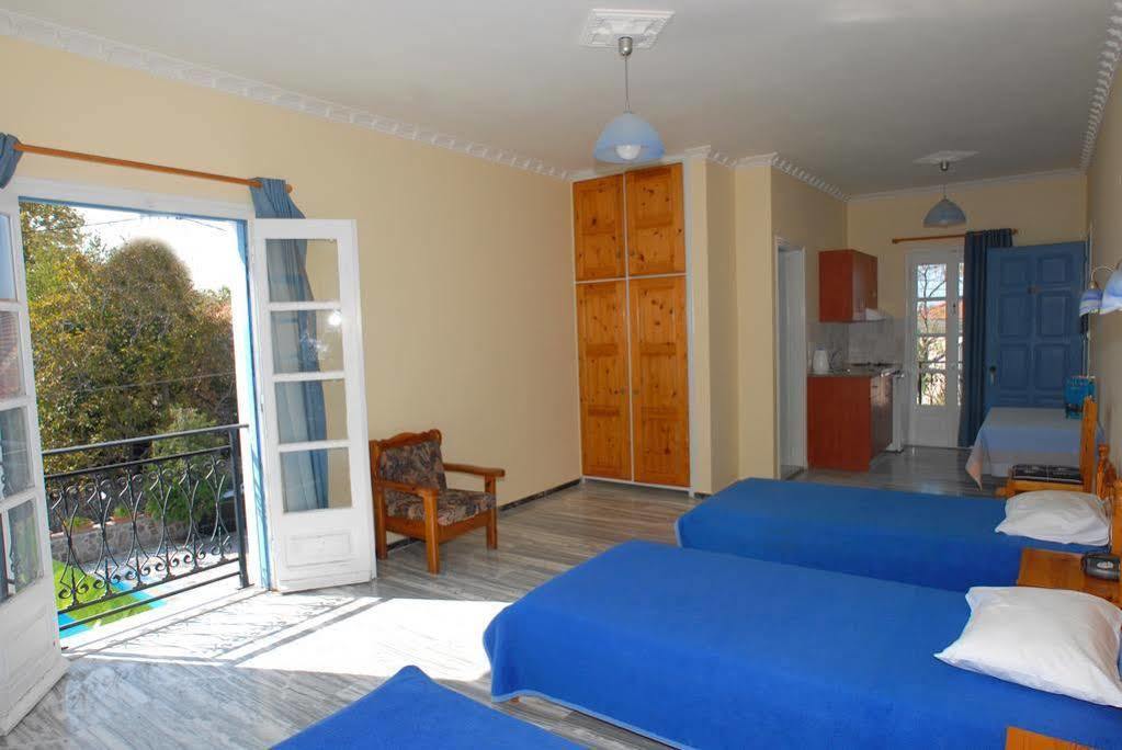 Blue Sky Hotel - Petra - Lesvos - Greece エクステリア 写真