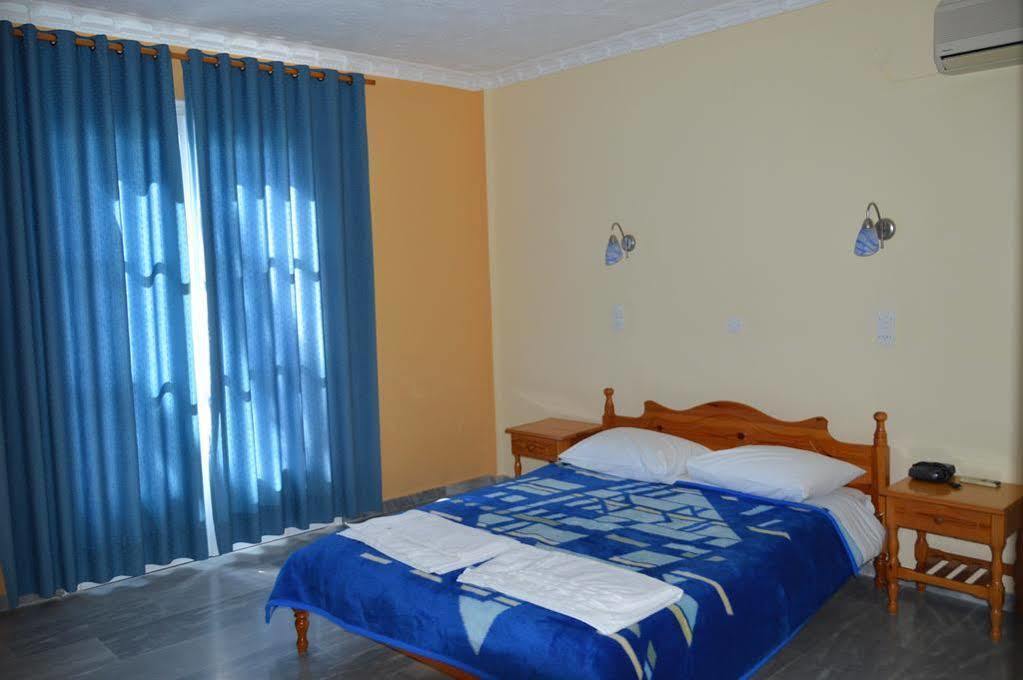 Blue Sky Hotel - Petra - Lesvos - Greece エクステリア 写真