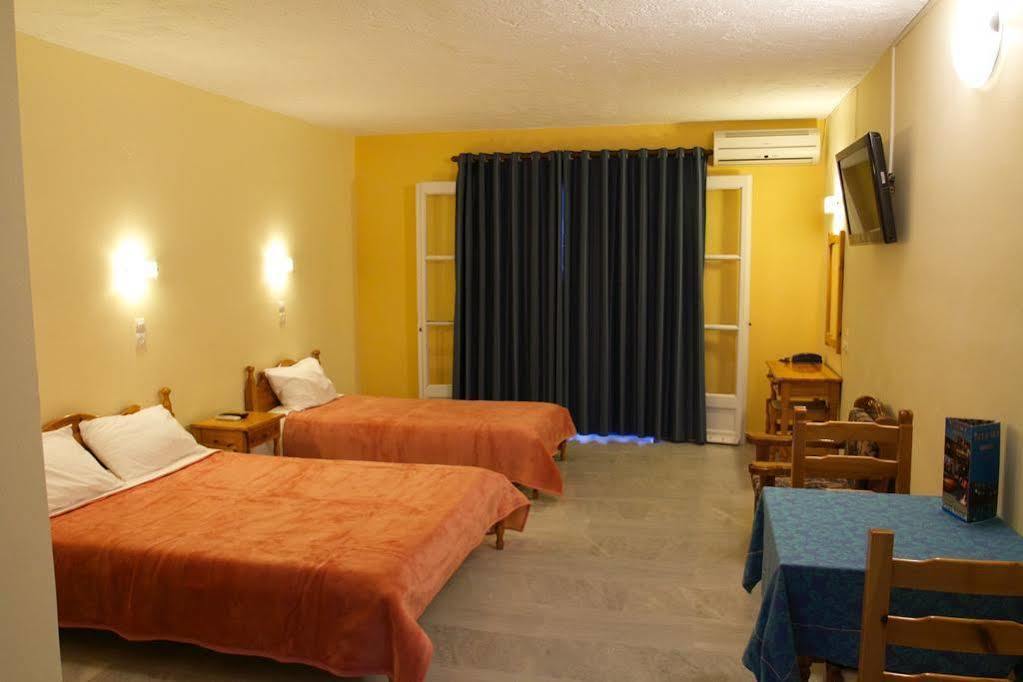 Blue Sky Hotel - Petra - Lesvos - Greece エクステリア 写真
